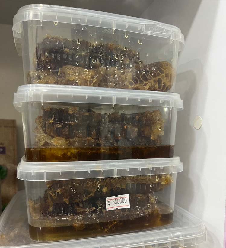 عسل طبیعی باموم